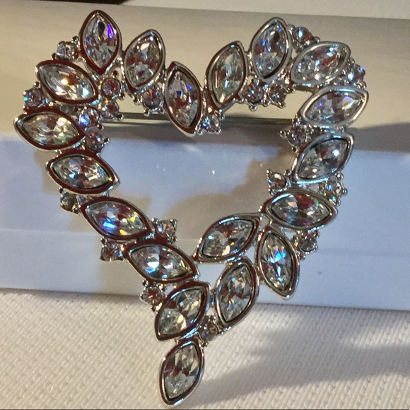 Monet Jewelry - Vintage Monet grapevine hear pin. Monet Jewelry - Vintage Monet grapevine hear pin.